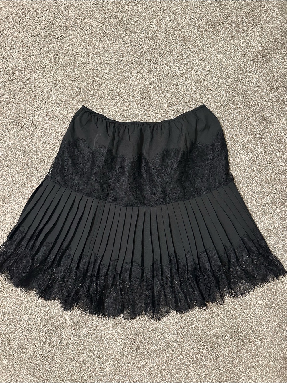 Amazon Fashion Brand Black Pleated Lace-Trim Mini Skirt